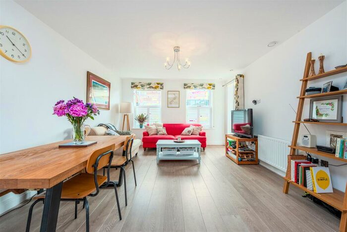 2 Bedroom Flat To Rent In Wadham Mews, Mortlake, SW14