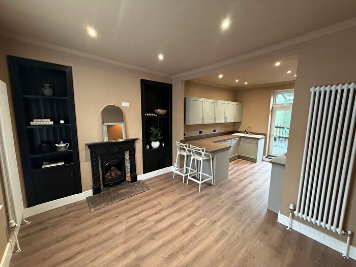 3 Bedroom Property To Rent In John Street, Penarth, CF64