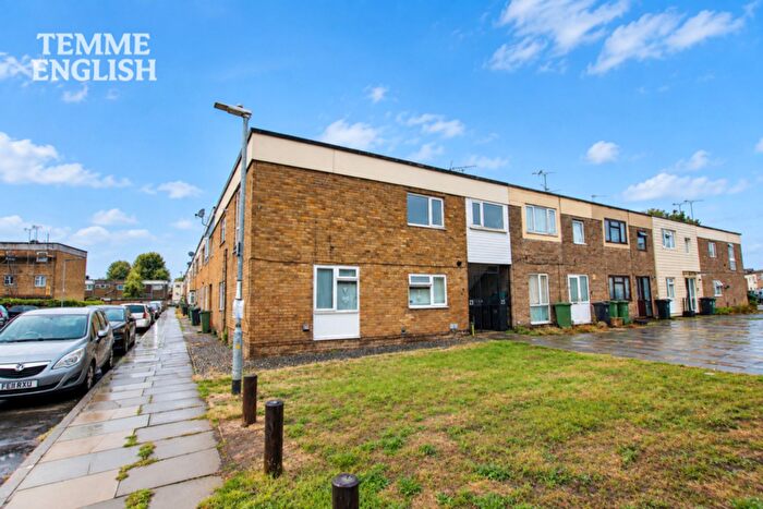 2 Bedroom Flat For Sale In Brempsons, Basildon, SS14