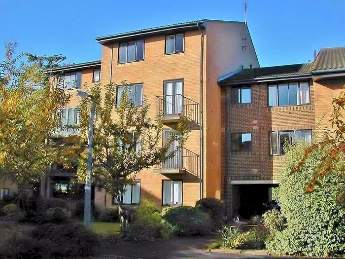 2 Bedroom Flat To Rent In The Rowans, Woking, Surrey, GU22