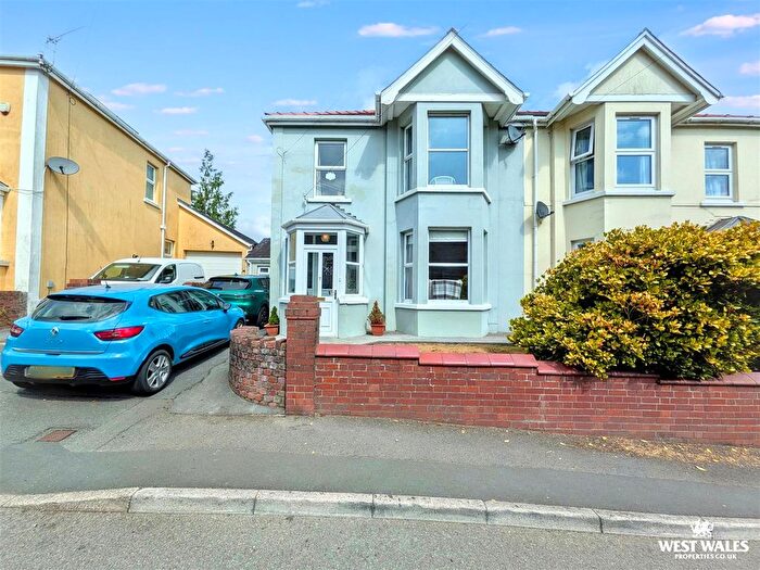 4 Bedroom Semi-Detached House For Sale In College Road, Carmarthen, SA31