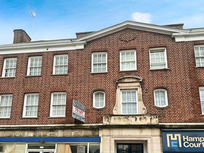 3 Bedroom Apartment To Rent In Hampton Court Parade East Molesey, KT8