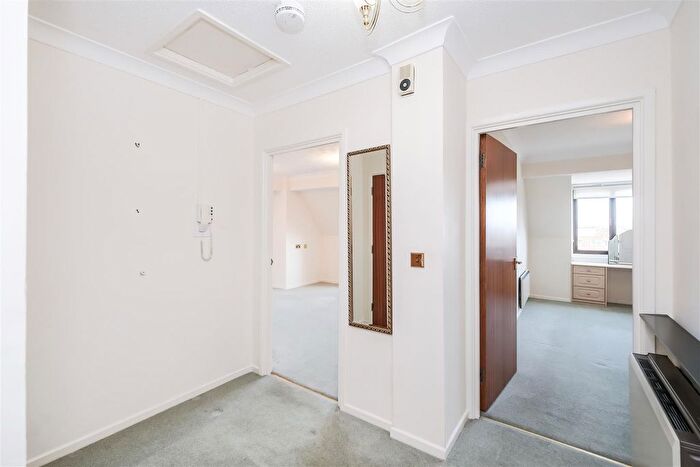1 Bedroom Flat For Sale In Manor Court Lodge, South Woodford, E18