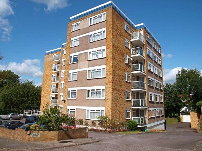 3 Bedroom Flat To Rent In Wickliffe Avenue, London, N3