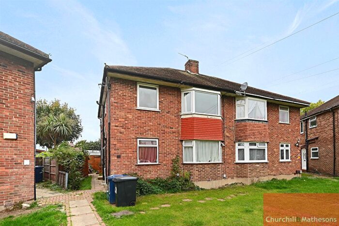 2 Bedroom Flat For Sale In Millway Gardens, Northolt, UB5