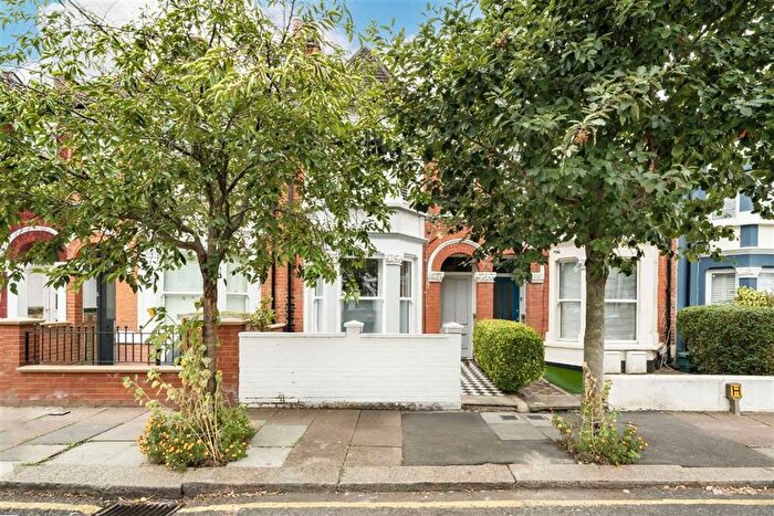 1 Bedroom Flat To Rent In Churchill Road, Willesden Green, NW2