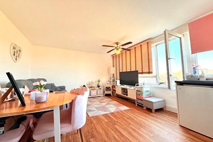 1 Bedroom Flat To Rent In Fair Acres, Bromley, BR2