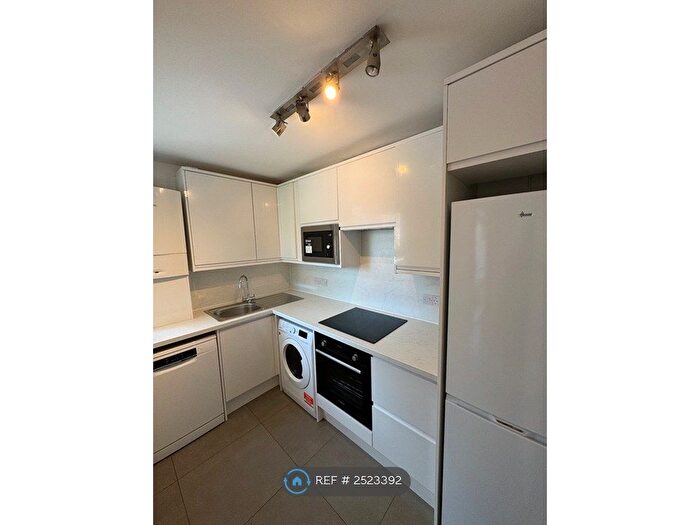 2 Bedroom Flat To Rent In Sheridan House, London, SE11