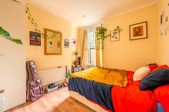 2 Bedroom Flat To Rent In Mirabel Road, Fulham, London, SW6