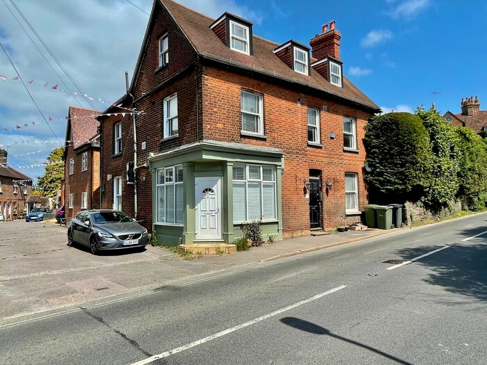 2 Bedroom Flat To Rent In High Street, Westerham, TN16