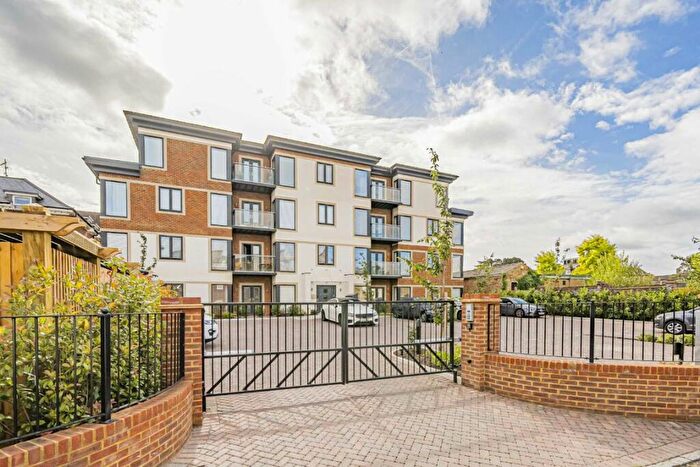 2 Bedroom Flat To Rent In Springfield Lane, Weybridge, KT13