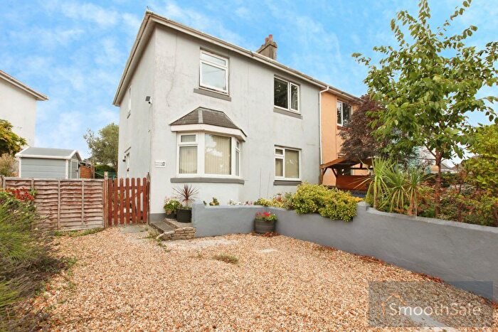 2 Bedroom Flat For Sale In Daison Crescent, Torquay, TQ1