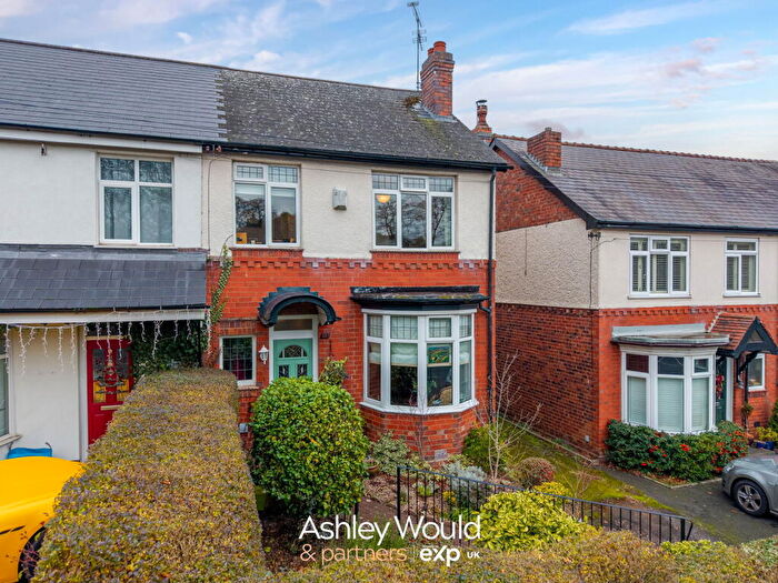 3 Bedroom Semi Detached House For Sale In Abbey Road, Smethwick, B67