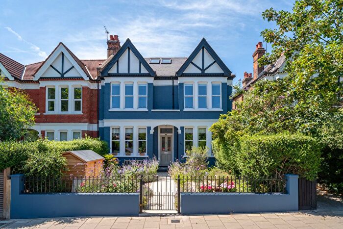 3 Bedroom Flat For Sale In Valley Road, London, SW16