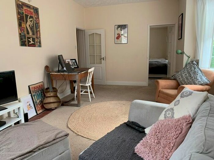 2 Bedroom Maisonette To Rent In Napier Road, Old Isleworth, TW7