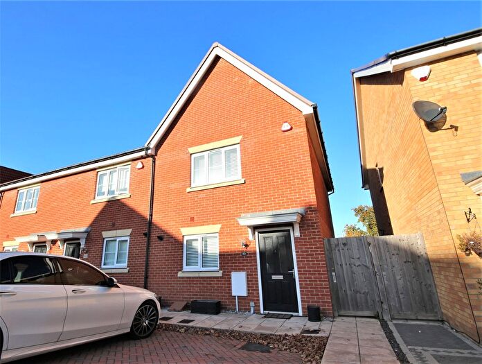 2 Bedroom End Of Terrace House To Rent In Warwick Crescent, Dunton Fields, Basildon, SS15