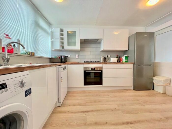 3 Bedroom Property To Rent In Ebbisham Drive, London, SW8