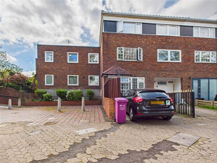 4 Bedroom End Of Terrace House For Sale In Granby Street, Shoreditch, E2