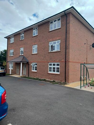 2 Bedroom Flat To Rent In Essington Close, Amington, Tamworth, B77