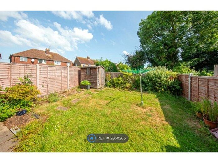 2 Bedroom Maisonette To Rent In Mullion Close, Luton, LU2