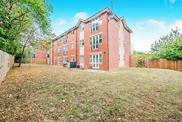 2 Bedroom Flat For Sale In Farnley Crescent, Leeds, LS12