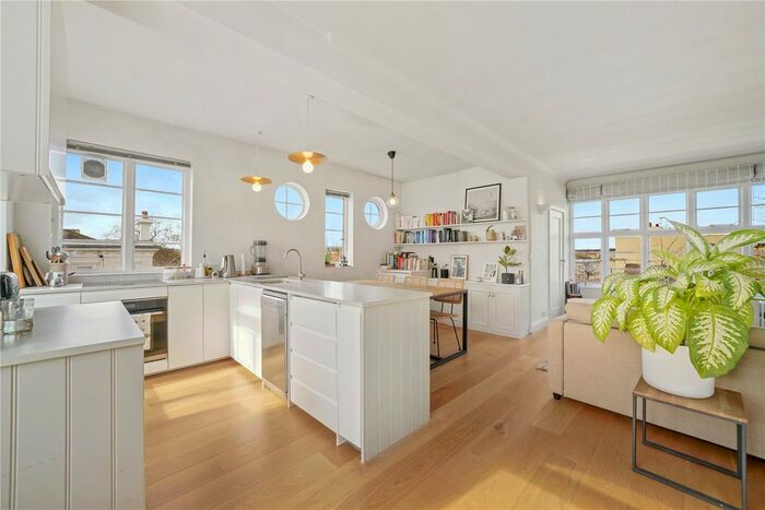 1 Bedroom Flat To Rent In Lansdowne Court, London, W11