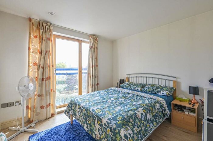 1 Bedroom Flat To Rent In Apollo Building, Isle Of Dogs, London, E14