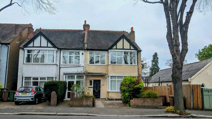 2 Bedroom Apartment To Rent In Park Lane, Carshalton, SM5