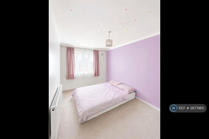 1 Bedroom Flat To Rent In Brading Crescent, London, E11