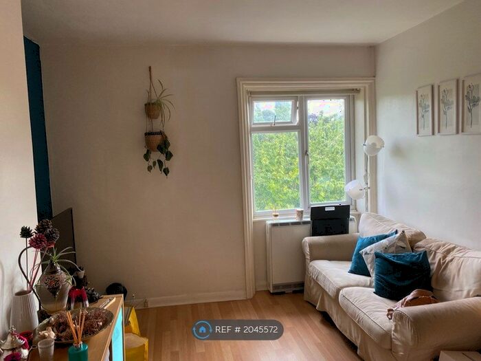 1 Bedroom Flat To Rent In Uxbridge Road, Kingston, KT1