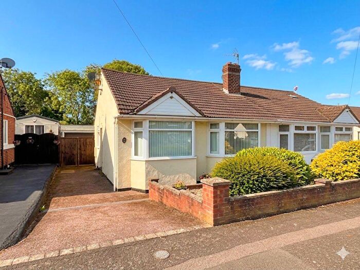 2 Bedroom Bungalow For Sale In Linford Avenue, Newport Pagnell, MK16