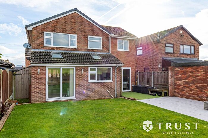 4 Bedroom Detached House For Sale In Quarryfields, Mirfield, WF14