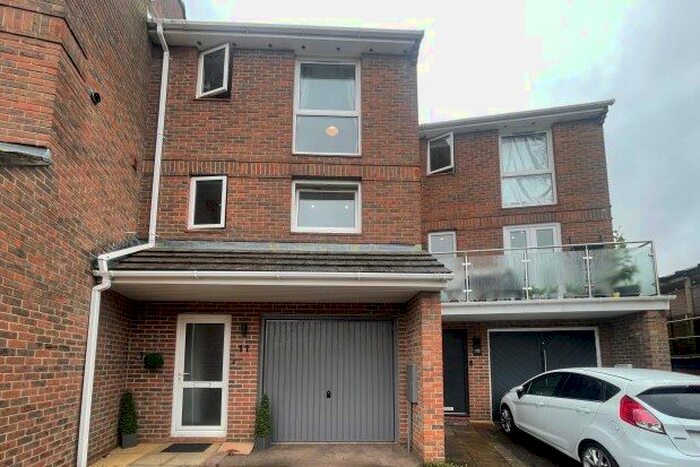 3 Bedroom Town House To Rent In Priory Avenue, Southampton, SO17