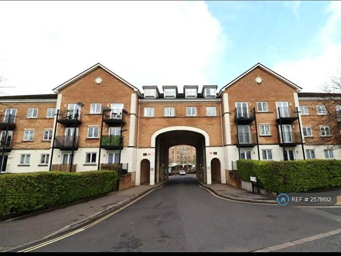 2 Bedroom Flat To Rent In The Dell, Southampton, SO15