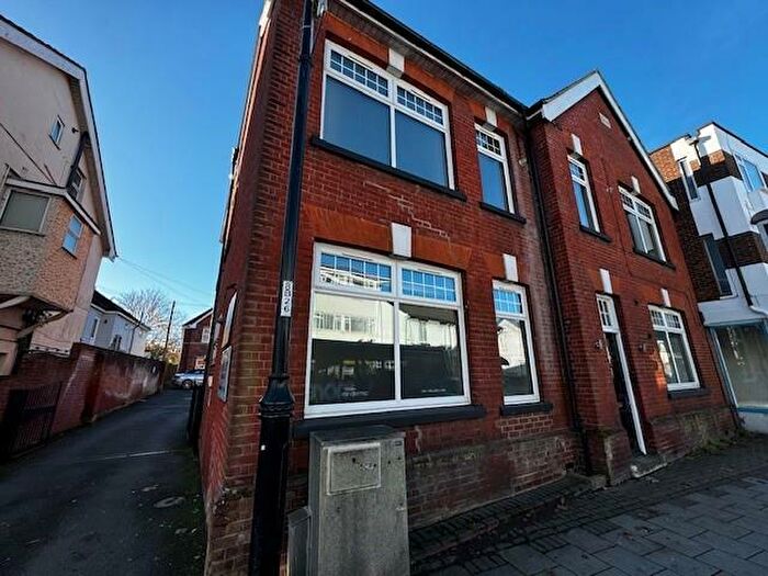 1 Bedroom Flat To Rent In Bargates, Christchurch, BH23