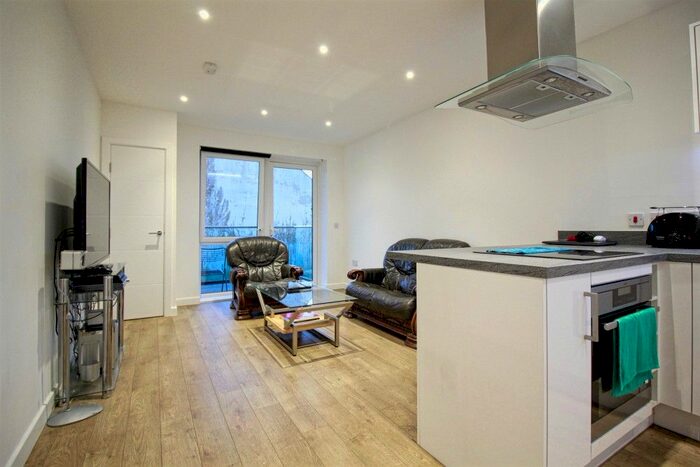 1 Bedroom Flat To Rent In Hainault Road, London, E11