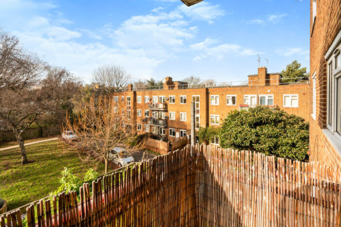 2 Bedroom Apartment To Rent In Bethwin Road, SE5