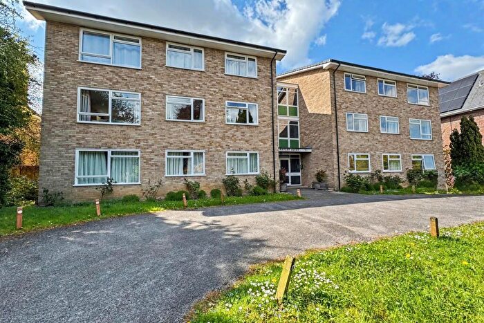 2 Bedroom Flat For Sale In St Cross, SO23