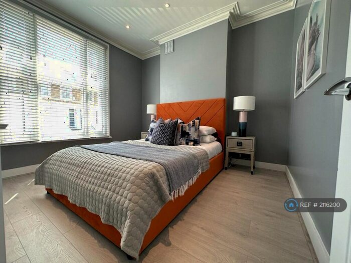 3 Bedroom Flat To Rent In St. Stephens Grove, London, SE13