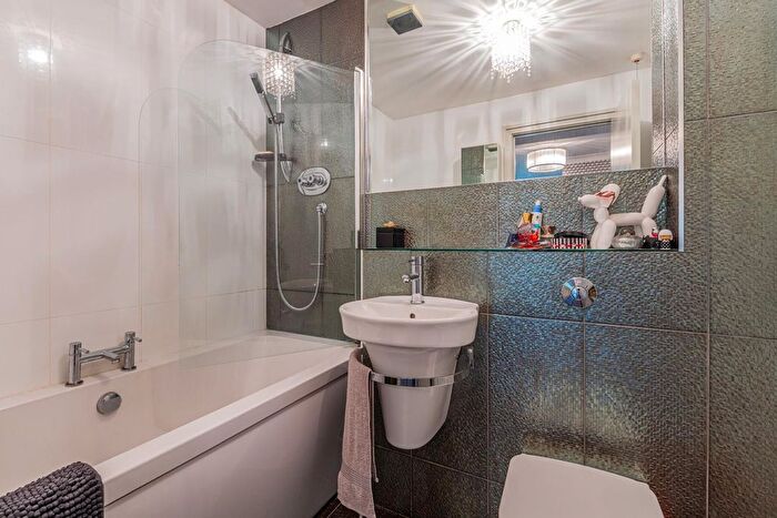 2 Bedroom Flat For Sale In Grangemoor Court, Cardiff Bay, Cardiff, CF11