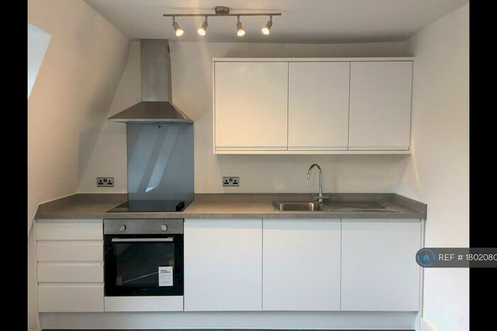 Studio To Rent In South Street, Epsom, KT18