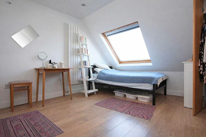 Property To Rent In En - Suite Room - Hendon, NW4