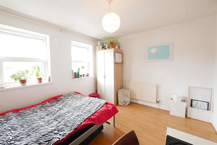 4 Bedroom Terraced House To Rent In Northwold Road, Clapton, E5