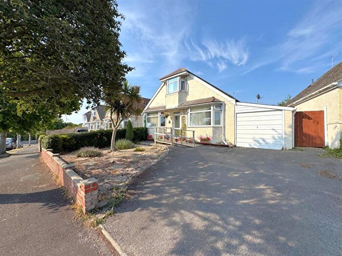 3 Bedroom Chalet For Sale In Ullswater Crescent, Radipole, DT3