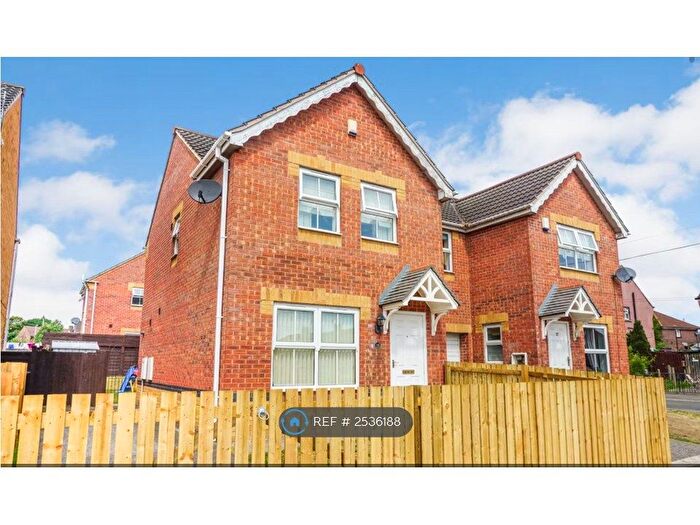3 Bedroom Semi-Detached House To Rent In Brafferton Arbor, Bradford, BD6