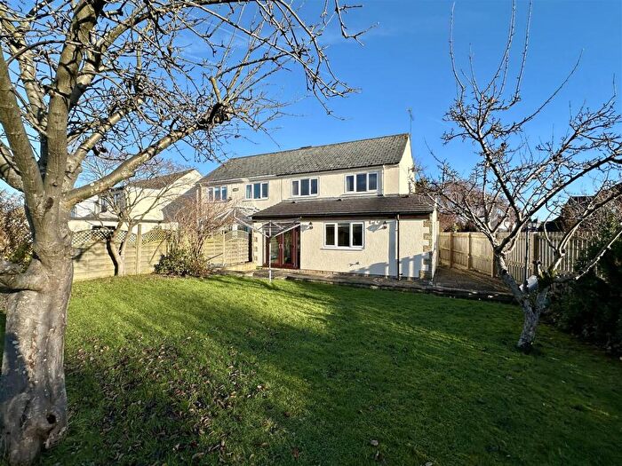 3 Bedroom Semi Detached House To Rent In Leyfield Road, Dore, Sheffield, S17