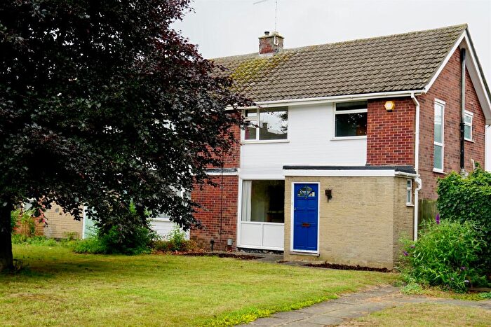 3 Bedroom Semi-Detached House For Sale In Enfield Gardens, Peterborough, PE3