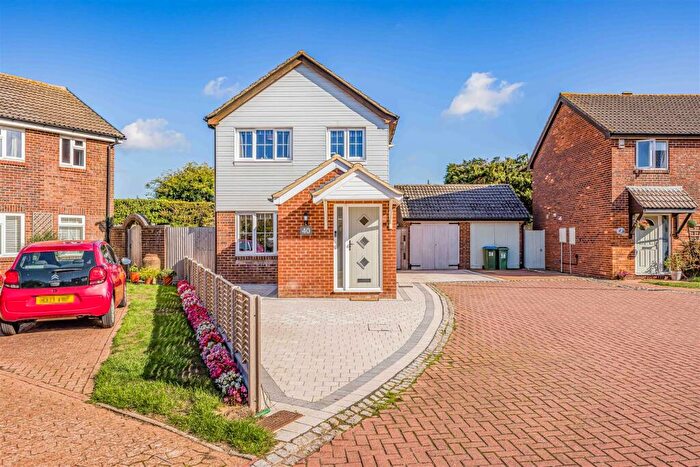 3 Bedroom Detached House For Sale In Puffin Crescent, Fareham, PO14