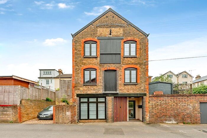 1 Bedroom Flat For Sale In Oakdene Road, Redhill, RH1