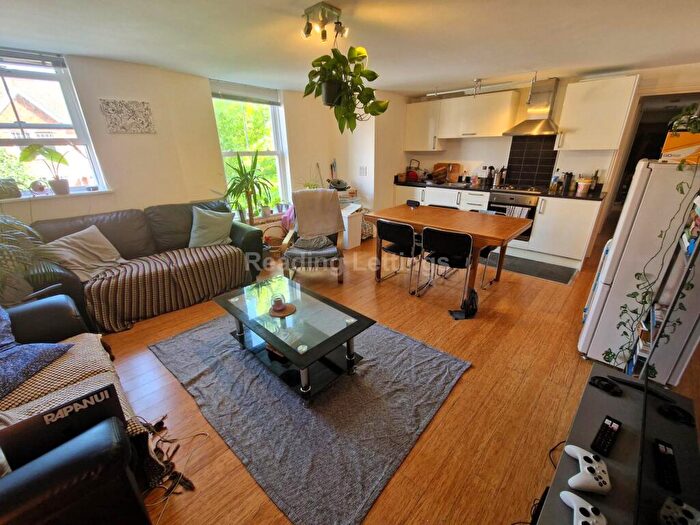 2 Bedroom Apartment To Rent In South View Avenue, Caversham, RG4